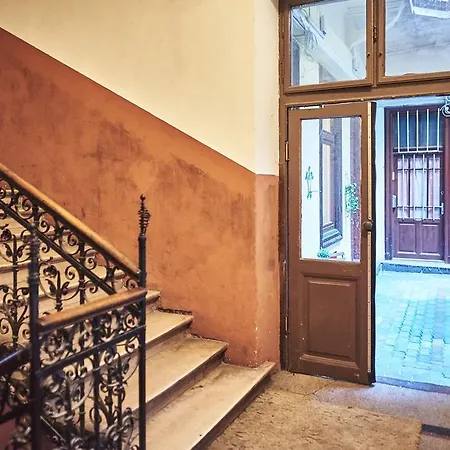 Flat At Lovolde Square * Budapest
