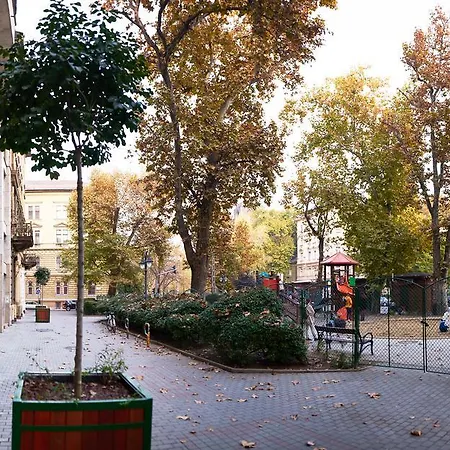 Flat At Lovolde Square Daire *