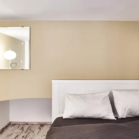 Apartment Flat At Lovolde Square *