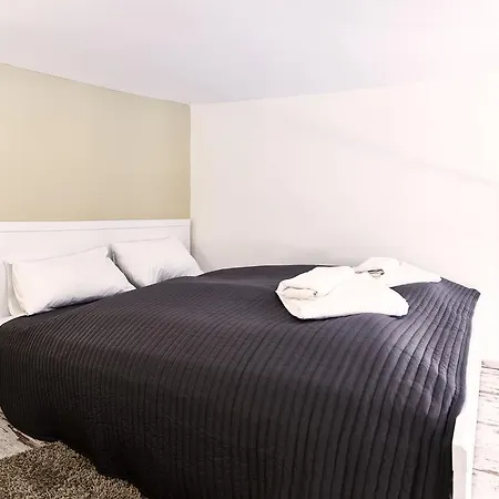 Flat At Lovolde Square Apartment