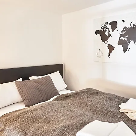 Flat At Lovolde Square Apartment *