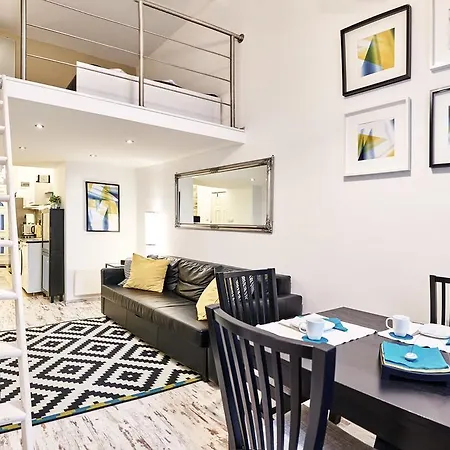 Flat At Lovolde Square Daire *