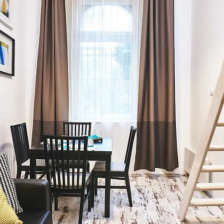 Flat At Lovolde Square