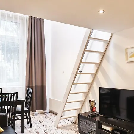 Flat At Lovolde Square Apartment *